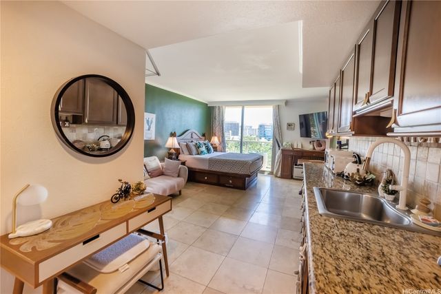 2045 Kalakaua Avenue 611, Honolulu, HI 96815