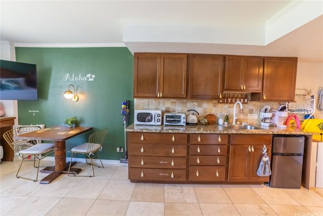 2045 Kalakaua Avenue 611, Honolulu, HI 96815