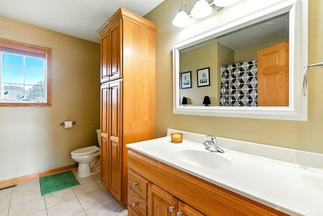 4206 Knoll Ridge Drive, Cedar Falls, IA 50613