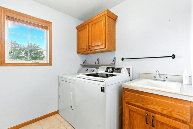 4206 Knoll Ridge Drive, Cedar Falls, IA 50613