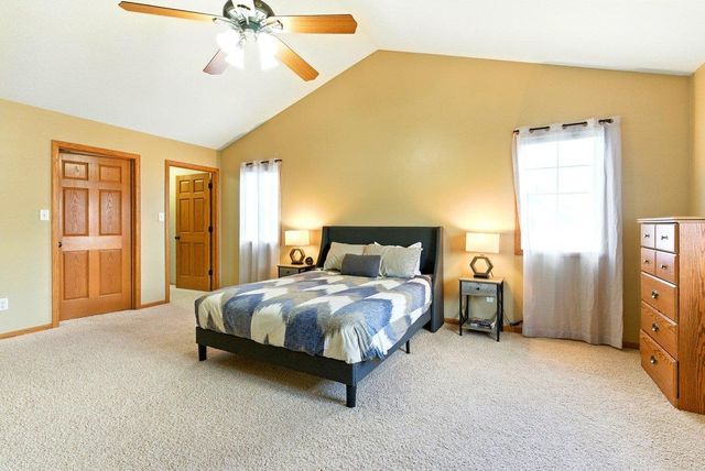 4206 Knoll Ridge Drive, Cedar Falls, IA 50613