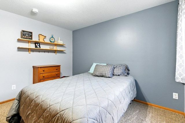 4206 Knoll Ridge Drive, Cedar Falls, IA 50613