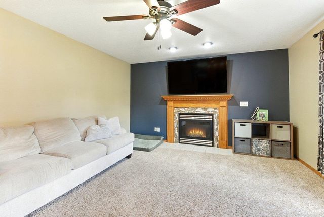 4206 Knoll Ridge Drive, Cedar Falls, IA 50613