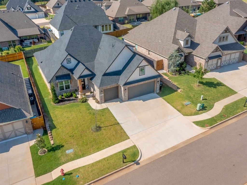 8216 Crew Lane, Edmond, OK 73034