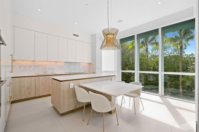 16500 Collins Avenue TH8, Sunny Isles Beach, FL 33160