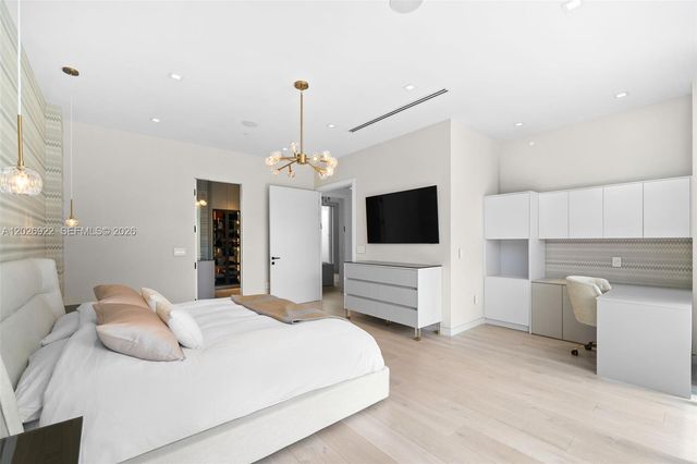 16500 Collins Avenue TH8, Sunny Isles Beach, FL 33160