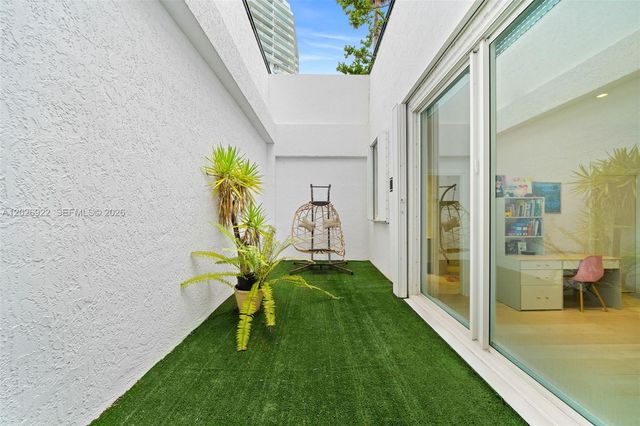 16500 Collins Avenue TH8, Sunny Isles Beach, FL 33160