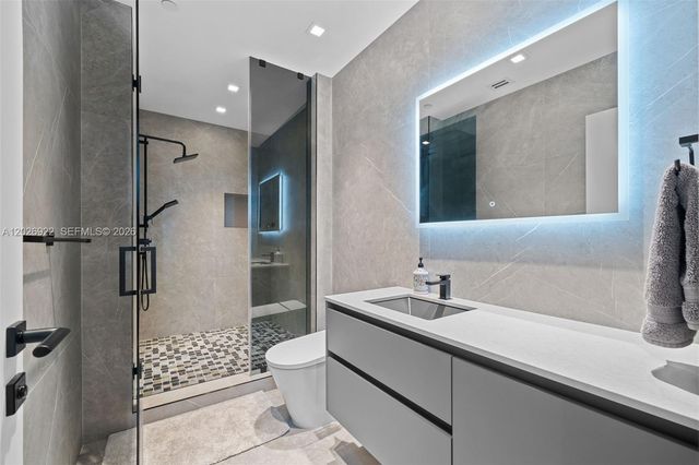 16500 Collins Avenue TH8, Sunny Isles Beach, FL 33160