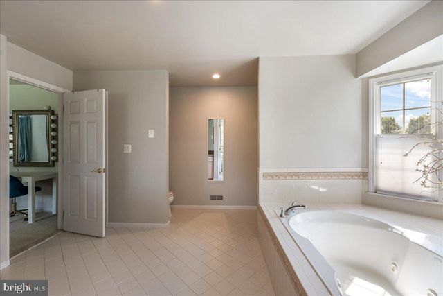 18 SUNFLOWER CIR, Lumberton, NJ 08048