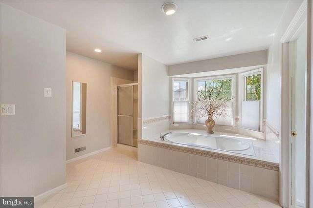 18 SUNFLOWER CIR, Lumberton, NJ 08048