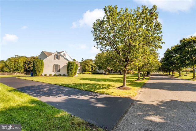 18 SUNFLOWER CIR, Lumberton, NJ 08048