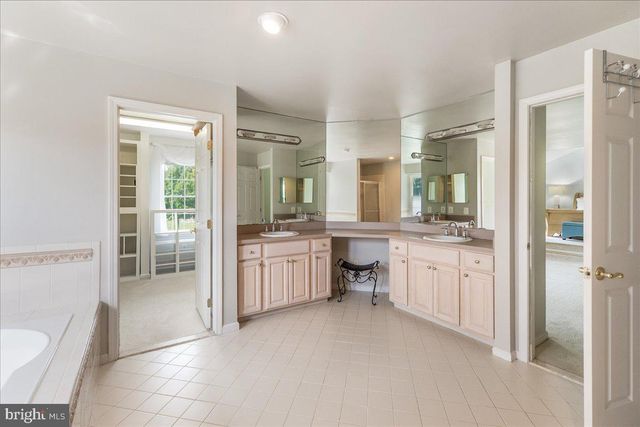 18 SUNFLOWER CIR, Lumberton, NJ 08048
