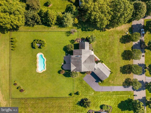 18 SUNFLOWER CIR, Lumberton, NJ 08048