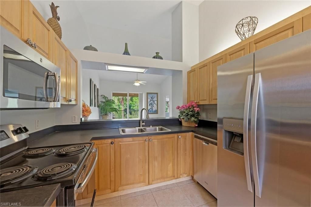 357 Robin Hood CIR 202, NAPLES, FL 34104 — photo 4