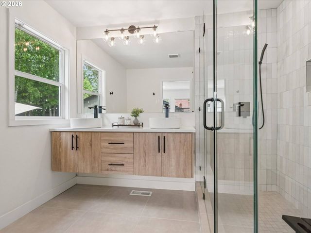 11865 Sw BELVIDERE Pl, Portland, OR 97225