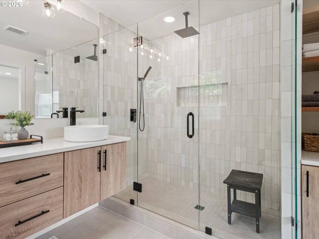 11865 Sw BELVIDERE Pl, Portland, OR 97225