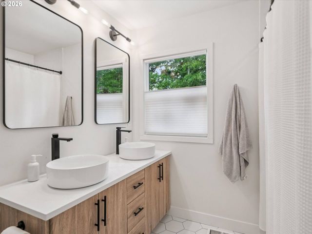 11865 Sw BELVIDERE Pl, Portland, OR 97225