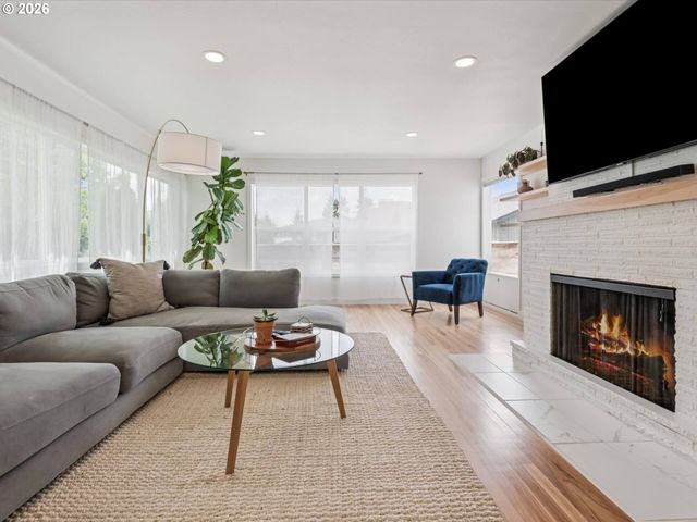 11865 Sw BELVIDERE Pl, Portland, OR 97225