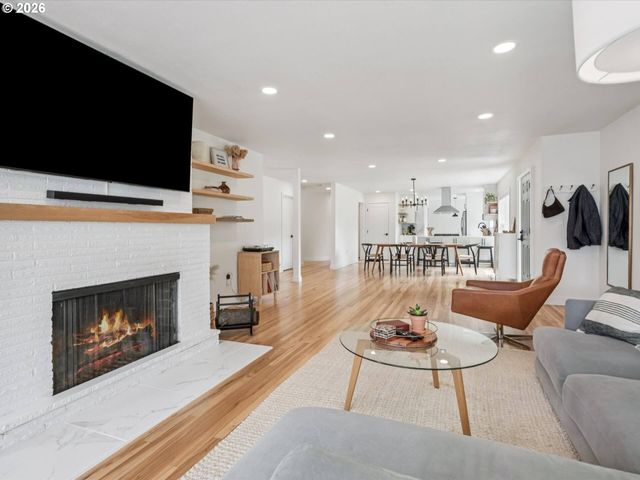 11865 Sw BELVIDERE Pl, Portland, OR 97225