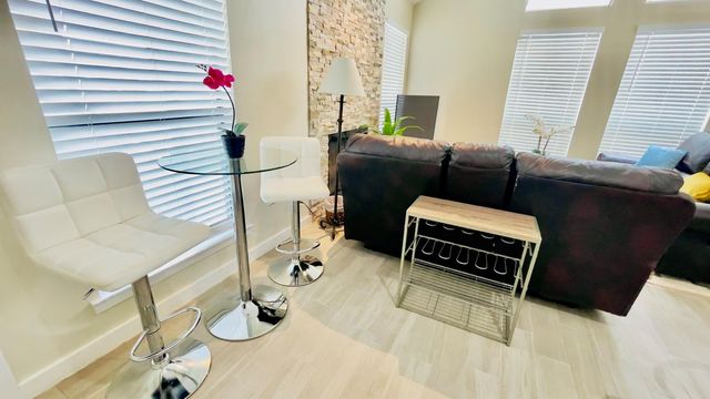 2902 Cole ST 311, Austin, TX 78705