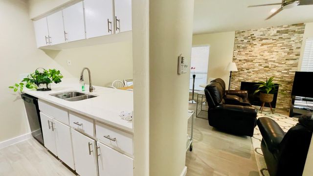 2902 Cole ST 311, Austin, TX 78705