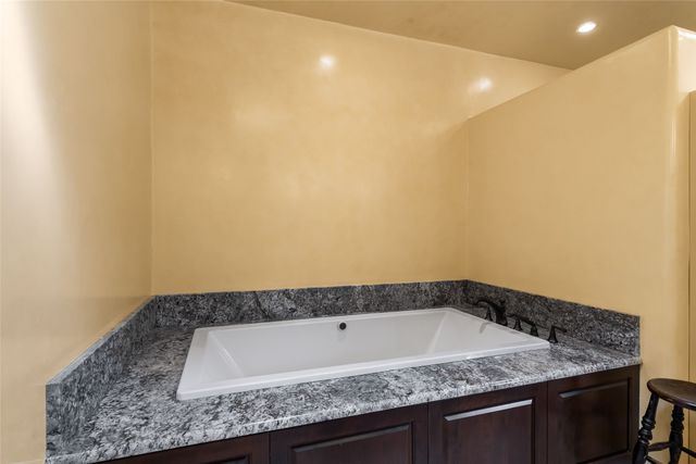 7 Sendero Centro, Santa Fe, NM 87506