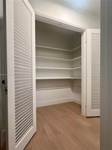 195 Sunrise Drive 8, Key Biscayne, FL 33149