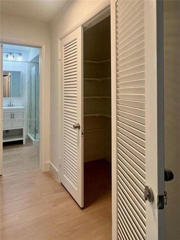 195 Sunrise Drive 8, Key Biscayne, FL 33149