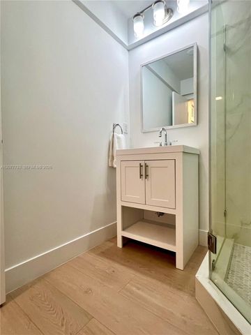 195 Sunrise Drive 8, Key Biscayne, FL 33149