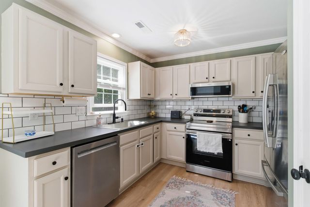 105 Wainwright Manor, Summerville, SC 29485