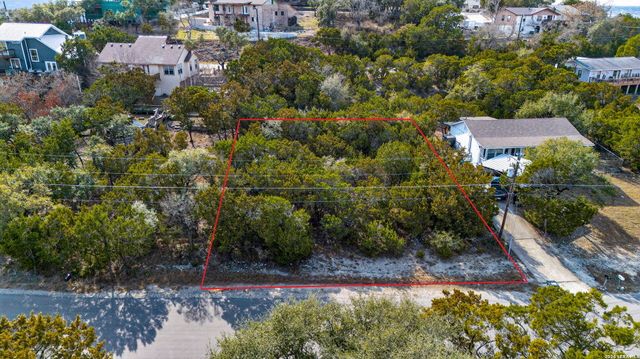 1135 Spitz Kegel View Drive, Canyon Lake, TX 78133