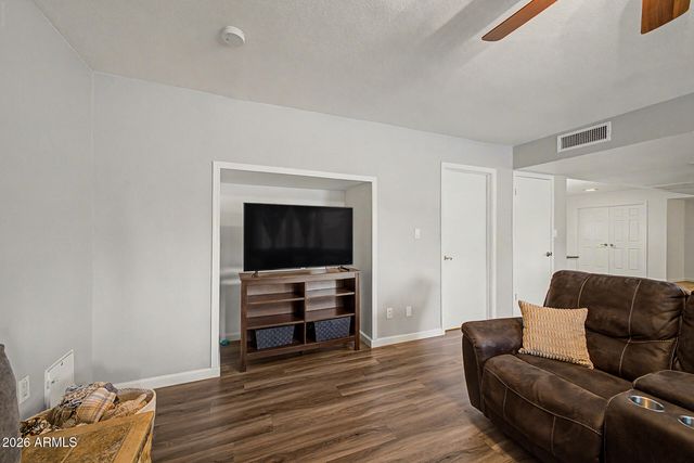 4966 W ONYX Avenue, Glendale, AZ 85302
