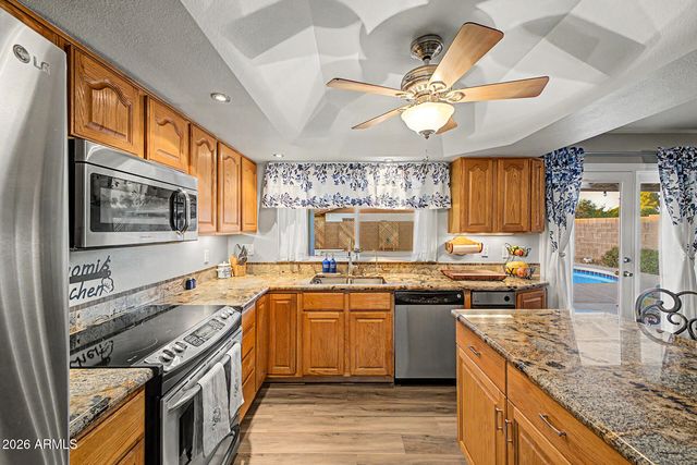 4966 W ONYX Avenue, Glendale, AZ 85302