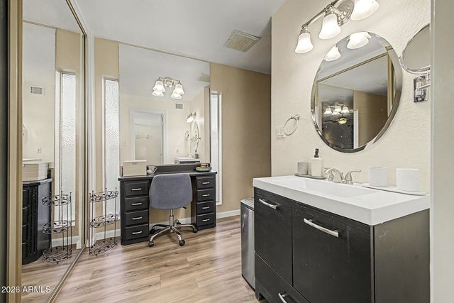 4966 W ONYX Avenue, Glendale, AZ 85302