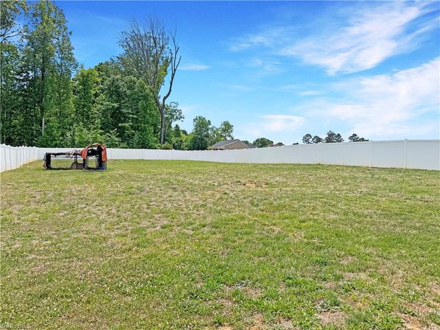 114 Brooke Ridge Drive, Thomasville, NC 27360