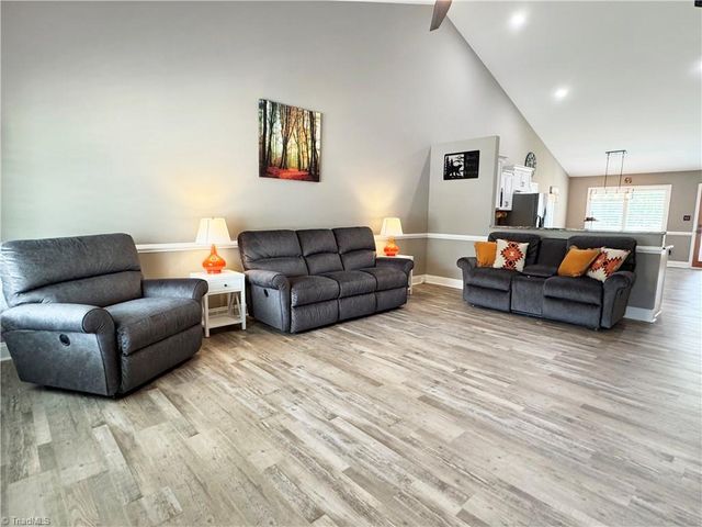 114 Brooke Ridge Drive, Thomasville, NC 27360