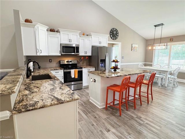 114 Brooke Ridge Drive, Thomasville, NC 27360