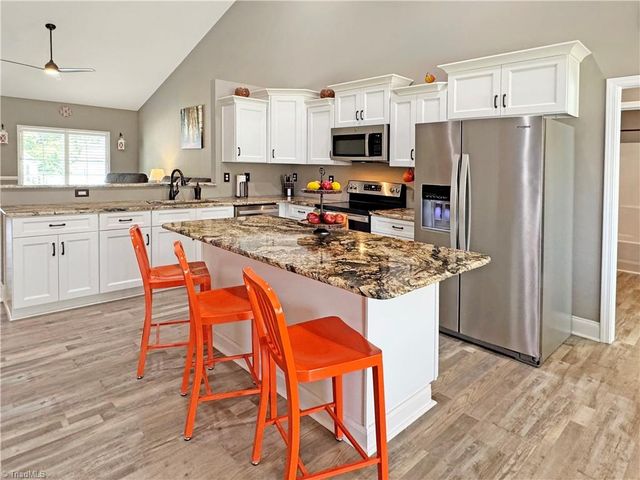 114 Brooke Ridge Drive, Thomasville, NC 27360