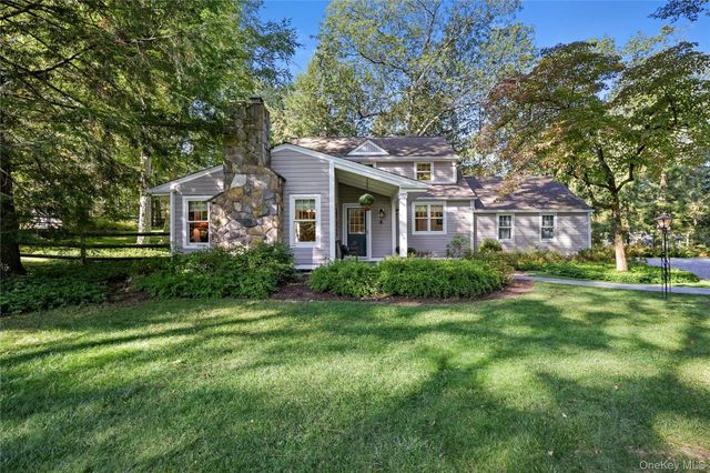12 N Lake Circle, South Salem, NY 10590
