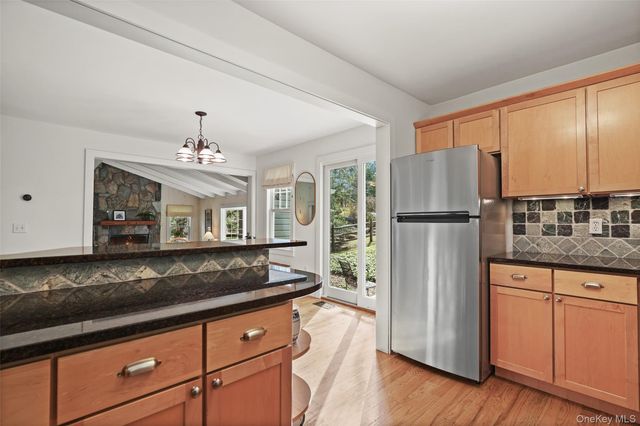 12 N Lake Circle, South Salem, NY 10590