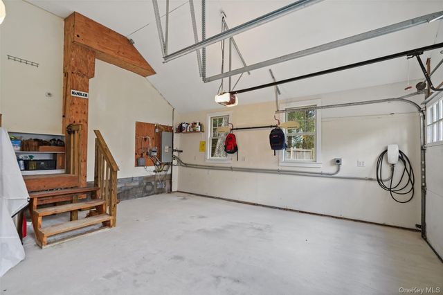 12 N Lake Circle, South Salem, NY 10590