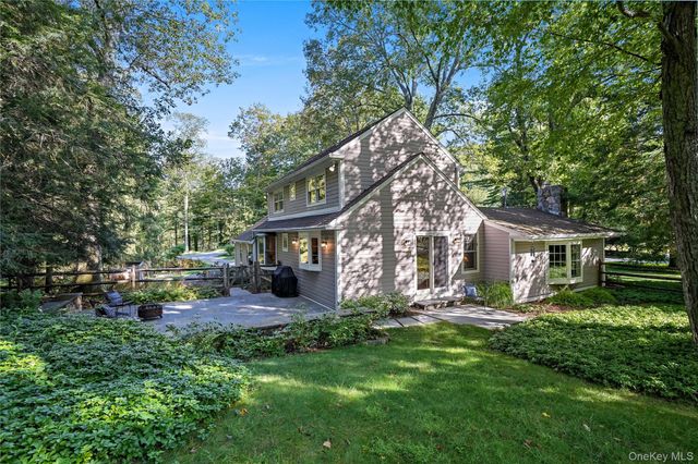 12 N Lake Circle, South Salem, NY 10590