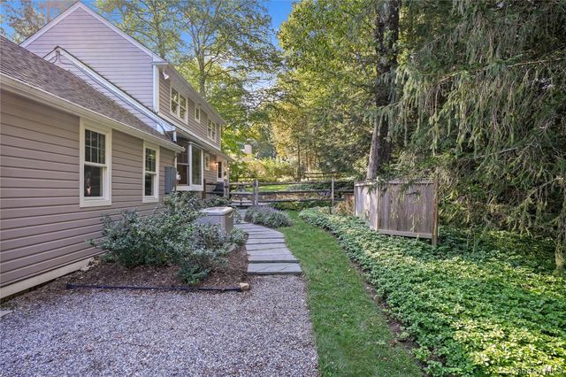 12 N Lake Circle, South Salem, NY 10590