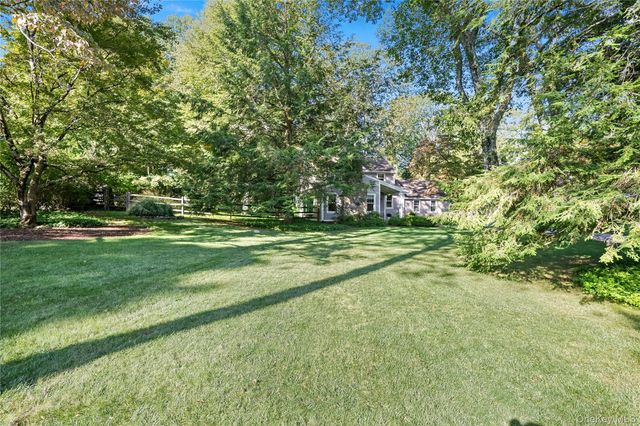 12 N Lake Circle, South Salem, NY 10590