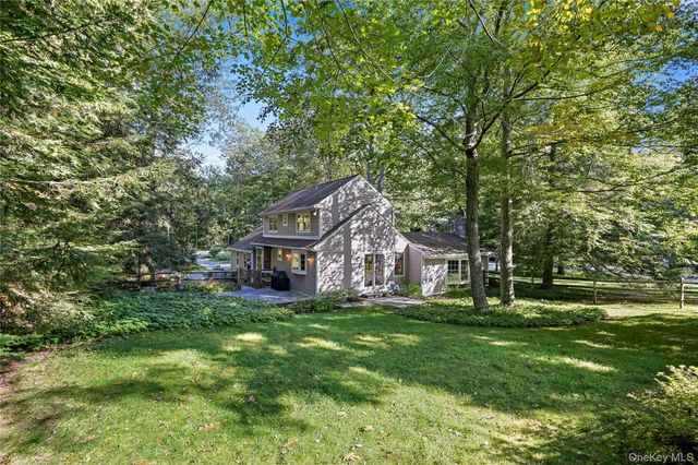 12 N Lake Circle, South Salem, NY 10590