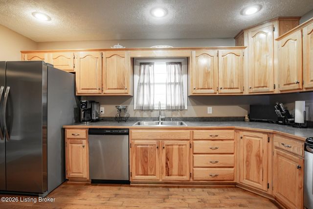 16 Sarah Ct, Rineyville, KY 40162