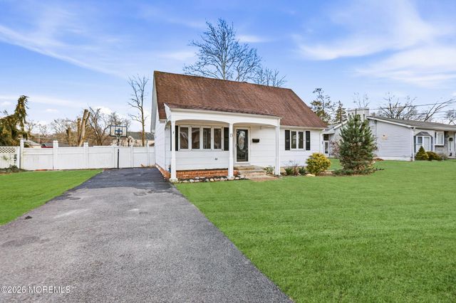 13 Fordham Road, Jackson, NJ 08527