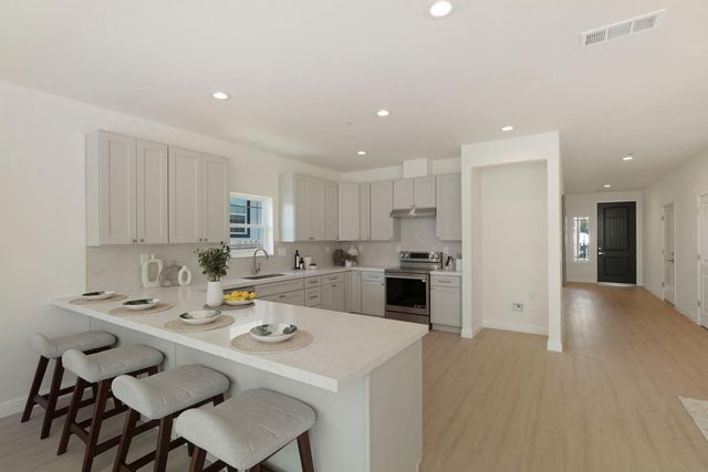 1721 N Golden Gate Ave, Stockton, CA 95205