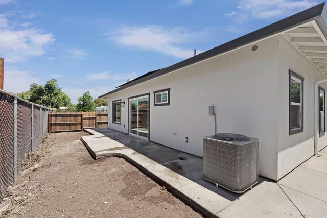 1721 N Golden Gate Ave, Stockton, CA 95205