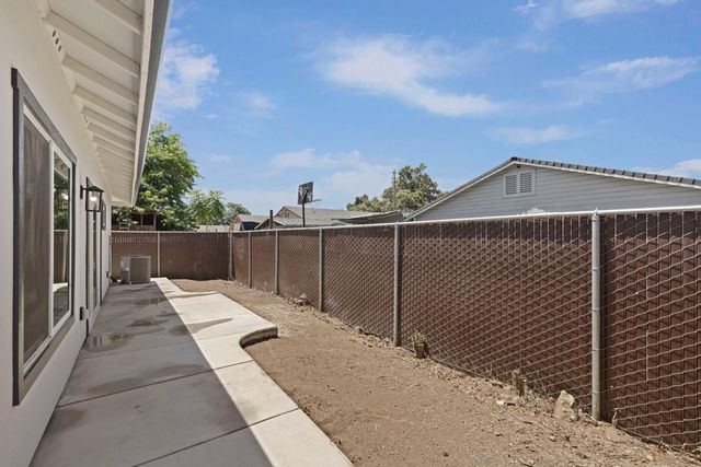 1721 N Golden Gate Ave, Stockton, CA 95205